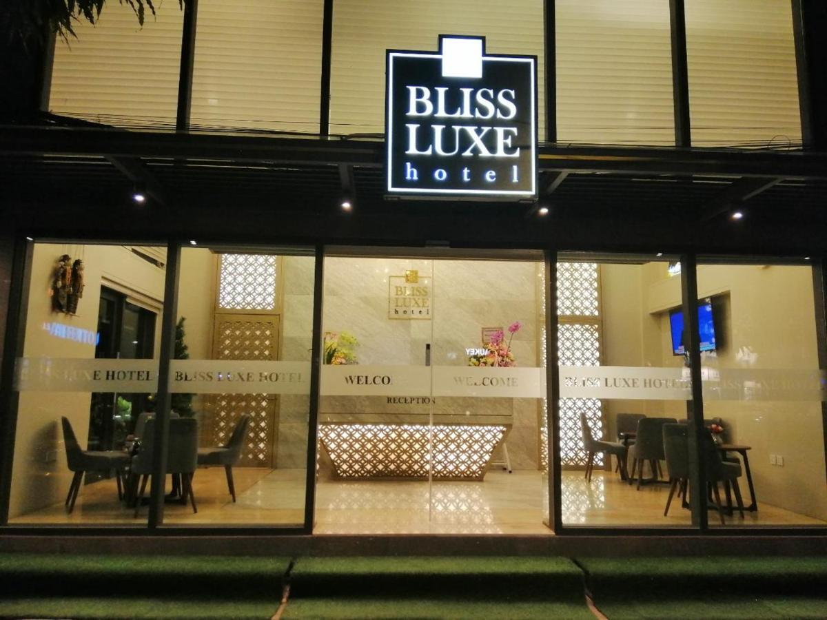 Bliss Luxe Hotel Yangon Exterior photo